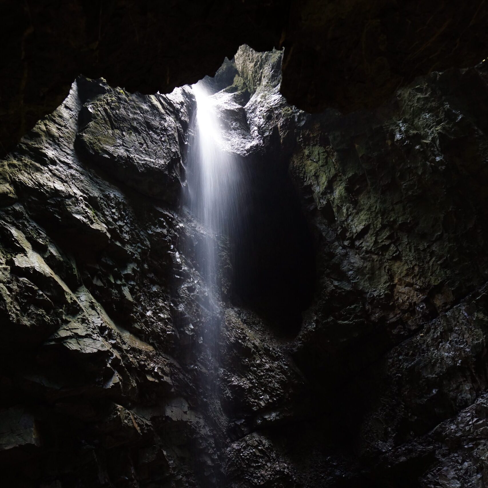 cave-2841619